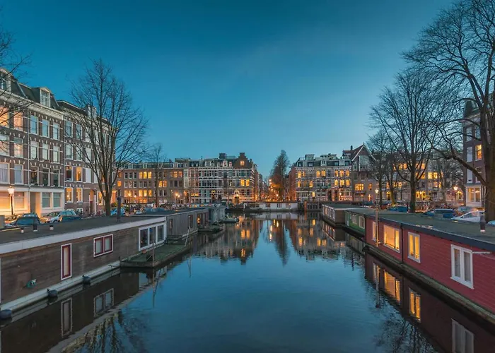 Spacious With Private King Bathroom