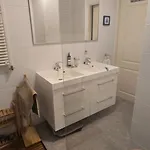 ゲストハウス Spacious With Private King Bathroom 3*