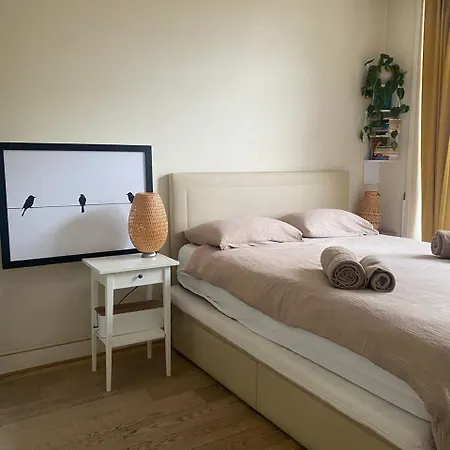 Spacious With Private King Bathroom Konukevi