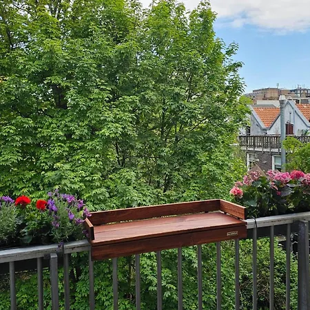 Spacious With Private King Bathroom