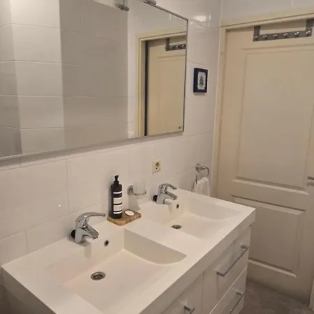 Spacious With Private King Bathroom 3*