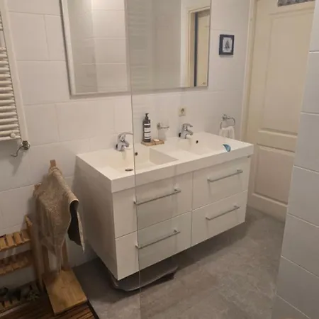 Konukevi Spacious With Private King Bathroom 3*